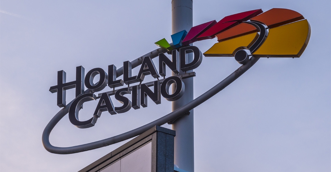 1504269569-holland-casino-groningen-afgebrand-brandweer-zet-drones-in-voor-onderzoek-brandverspreiding-2017.jpg